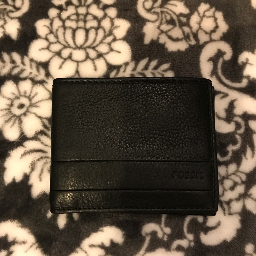 *NEW* FOSSIL wallet